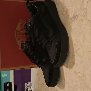 Brand New Sz.9 Van's Ultrarange 3D w/ box